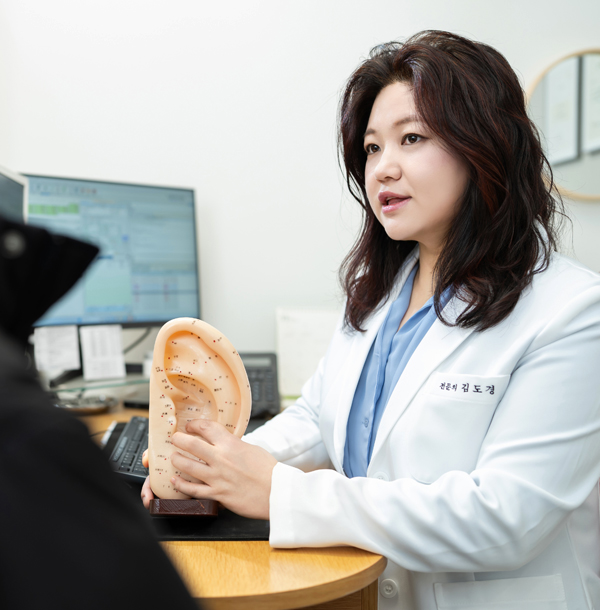 구안와사 치료 상담 모습